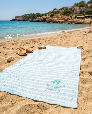 Toalla de playa Mirage azul con logo Ses Orenetes